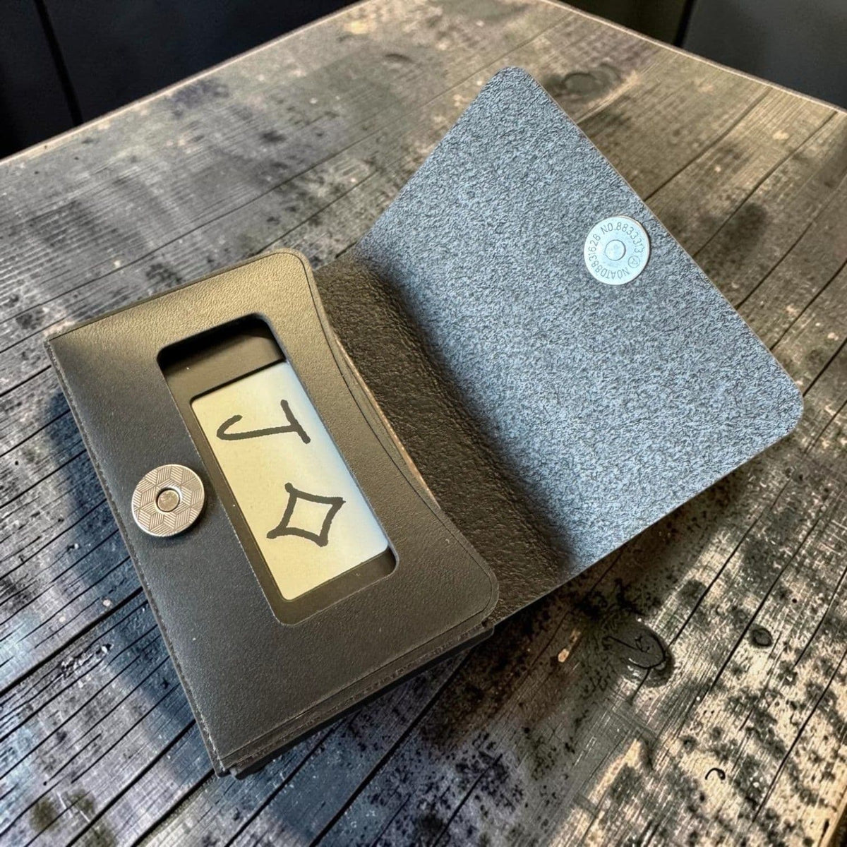 IARVEL Keychain Business Card Peek Case