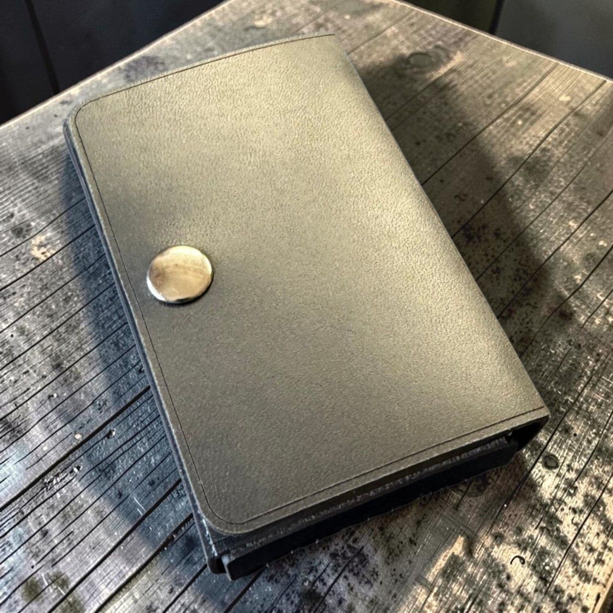 IARVEL Keychain Business Card Peek Case